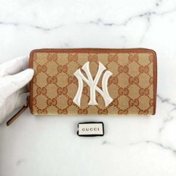 NWT authentic Gucci New York Yankees patch™ Cluthch In brown wallet - Picture 2 of 4